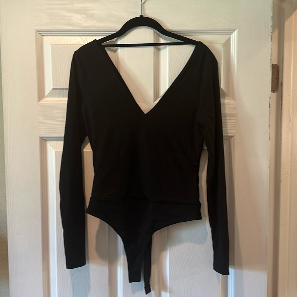 Black v-neck bodysuit long sleeve